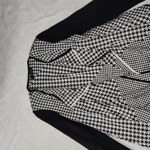 St. John Houndstooth Cardigan - Picture 2 of 4